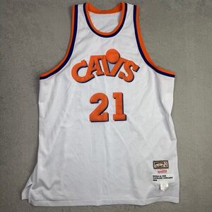 Mitchell & Ness Cleveland Cavaliers Swingman Jersey Mens 60 White World B. Free